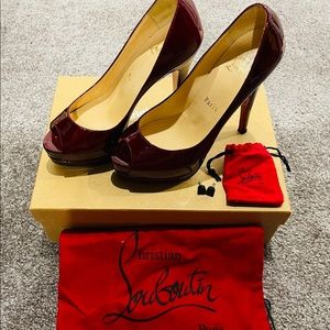 Louboutin Very Prive Peep Toe Pumps - Maroon
